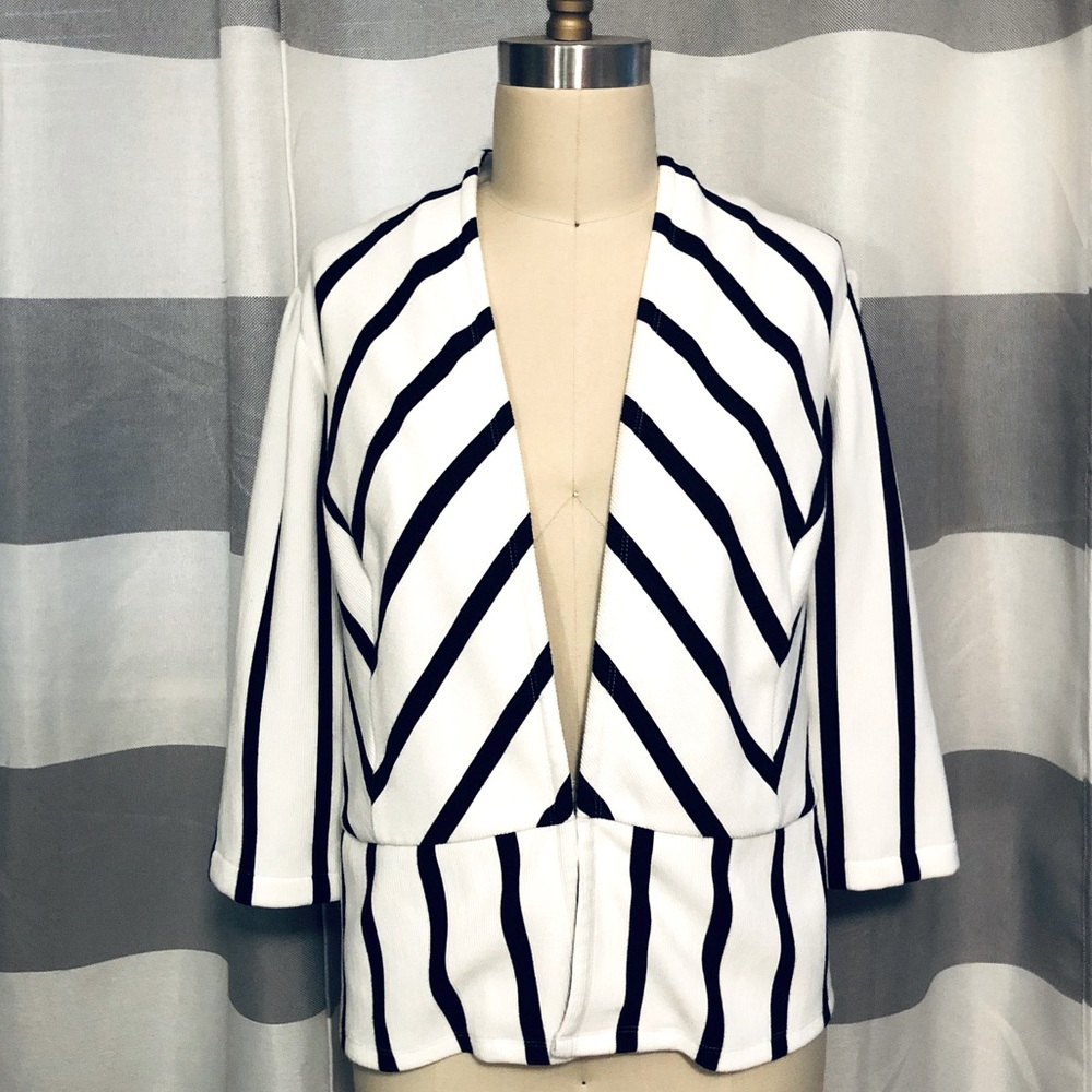 ⭐️ Chico’s knit Jacket white and black striped comfortable cover jacket blazer